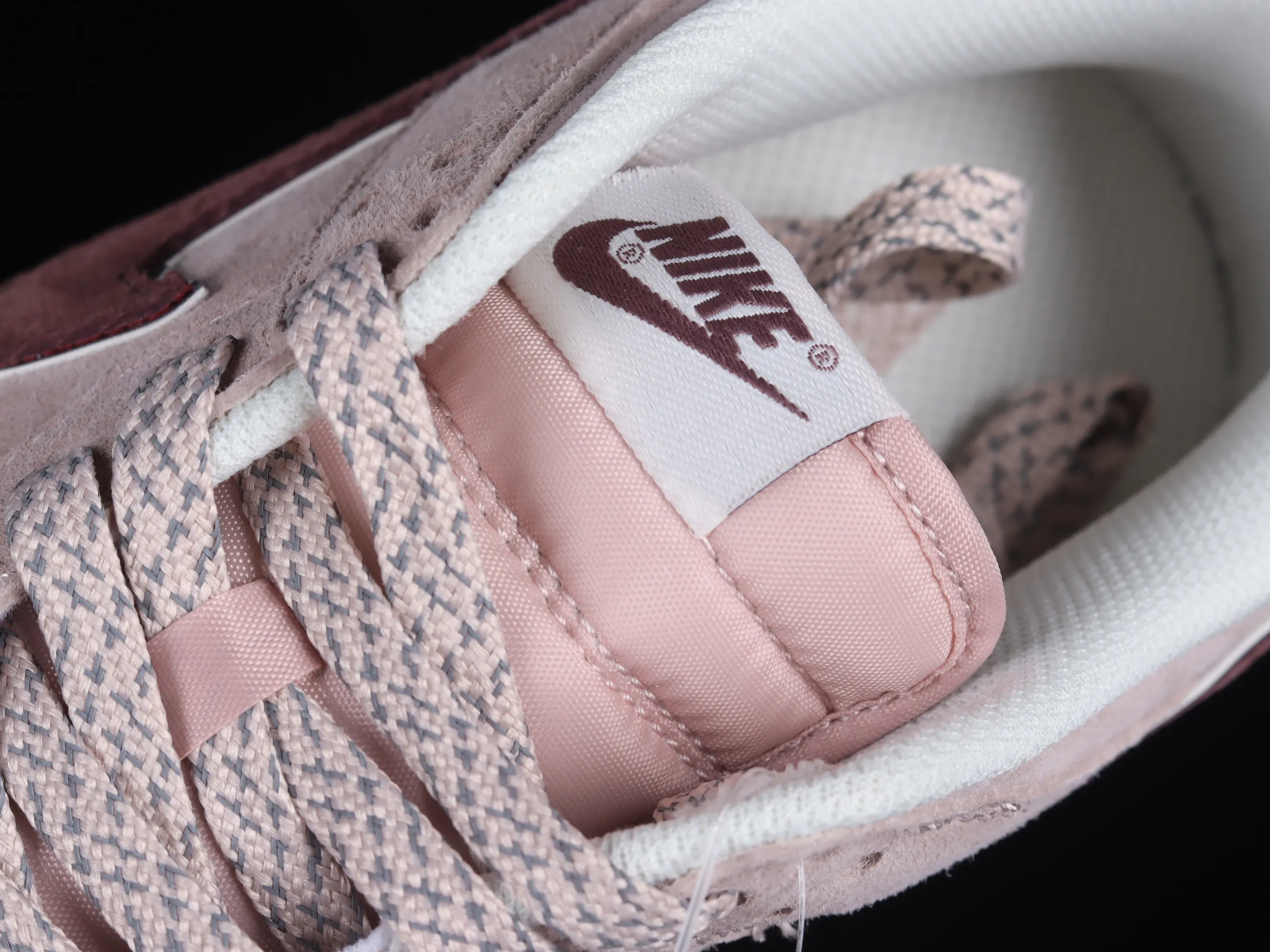 All Categories Nk SB Dunk Series Nk SB Dunk Low Low-top sneakers Otomo Katsuhiro x Nk SB Dunk Low "Steamboy OST" Creative customization collaboration Otomo Katsuhiro co-branded SB low-top sports casual sneakers ST1391-206